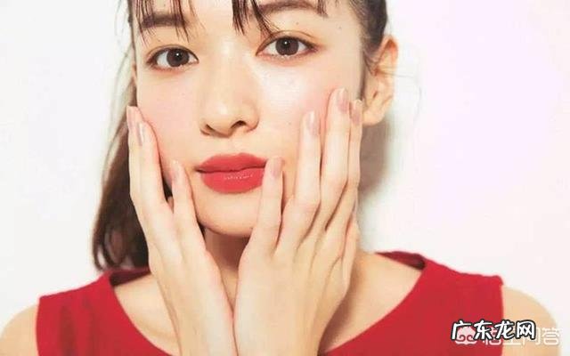 天生皮肤就偏黄,怎么能美白呢?