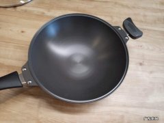 不粘锅刚刚买回来怎么用