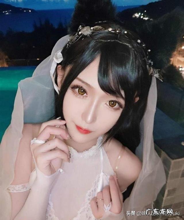 腐团COS花嫁婚纱出事故，刚坚持10分钟就被封，男粉：“多亏手速快”，你怎么看？