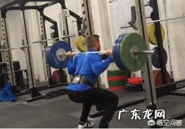 为什么健身房很多都是上身强壮下身瘦弱的，是腿难练的原因吗