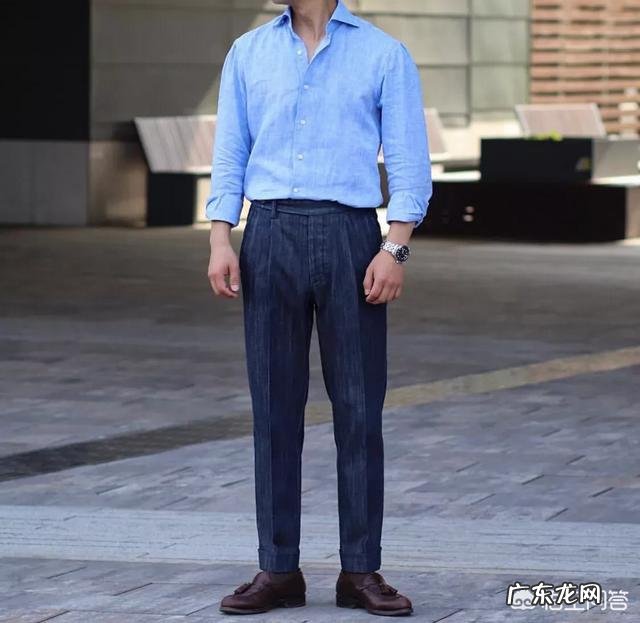 男士衬衫里面应该穿背心吗?