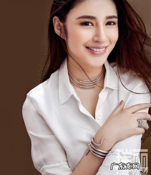 男士衬衫里面应该穿背心吗?