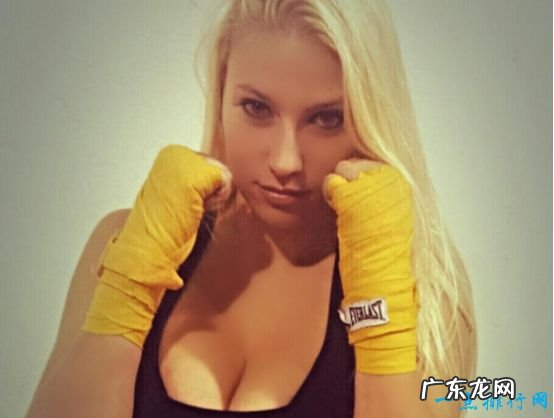 世界体坛十大乳神运动员 西蒙娜·哈勒普为运动生涯不惜缩胸