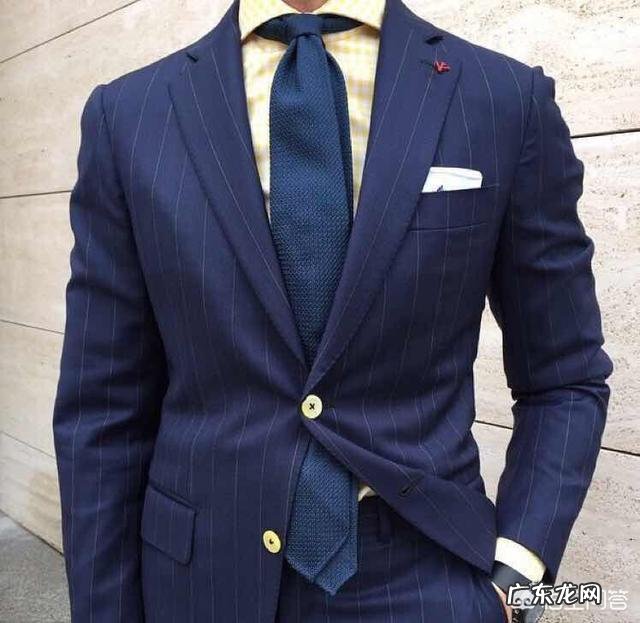 公司领导要求所有女员工上班穿高跟鞋丝袜,这个要求合理吗