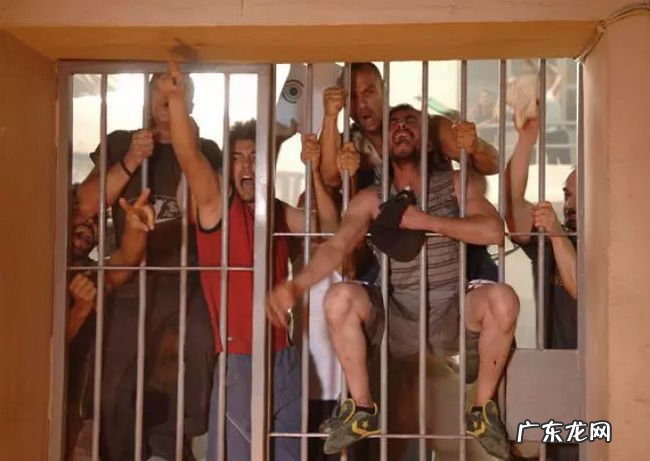 十部类似于《肖申克的救赎》的作品 充满矛盾而又感人