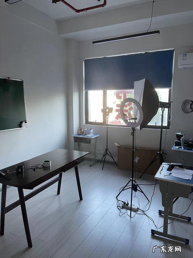 大学生研究生博士生送外卖,小学初中毕业的当网红,奇怪吗