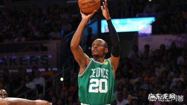 库里命中2277个三分,超越科沃尔位居历史第四,前面三人是谁?各自命中了多少个三分?