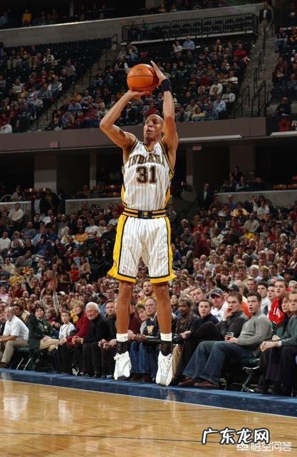 库里命中2277个三分,超越科沃尔位居历史第四,前面三人是谁?各自命中了多少个三分?