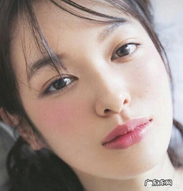 日剧里的那种干净的妆容是怎么画出来的？