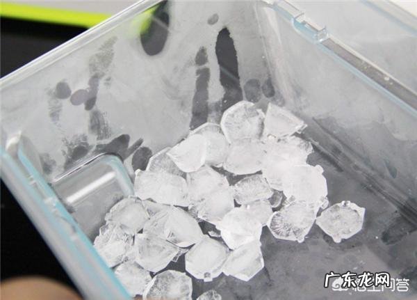 白白的那种 对于脸上不断长痘痘怎么缓解症状