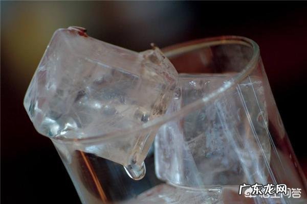 白白的那种 对于脸上不断长痘痘怎么缓解症状