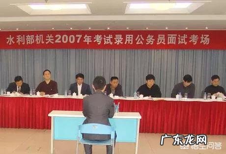 公务员面试穿正装必须要打领带吗？