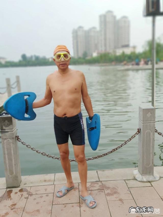 如何评价游泳运动在健身方面的利弊?