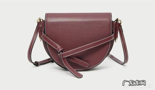 送女朋友包包，奢侈品牌买不起，价格在200-400之间有什么品牌推荐？