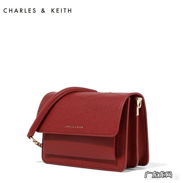 送女朋友包包,奢侈品牌买不起,价格在200-400之间有什么品牌推荐?