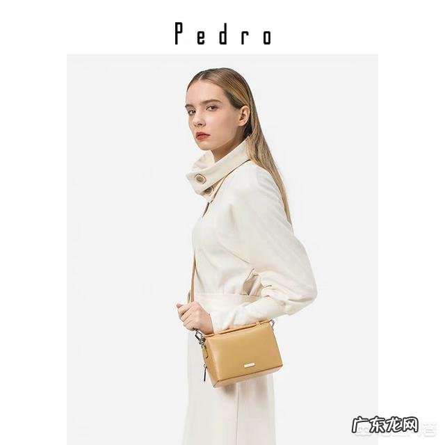 送女朋友包包，奢侈品牌买不起，价格在200-400之间有什么品牌推荐？