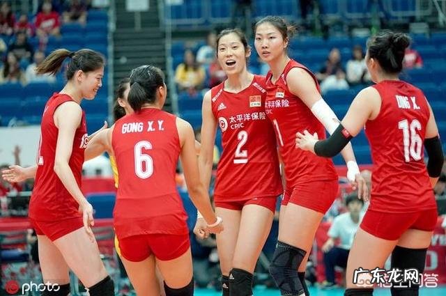 中国女排4连胜居首，再获大利好，美国3-0助攻，又一夺冠热门倒下，你怎么看？