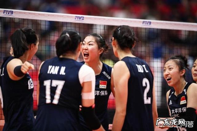 中国女排4连胜居首，再获大利好，美国3-0助攻，又一夺冠热门倒下，你怎么看？