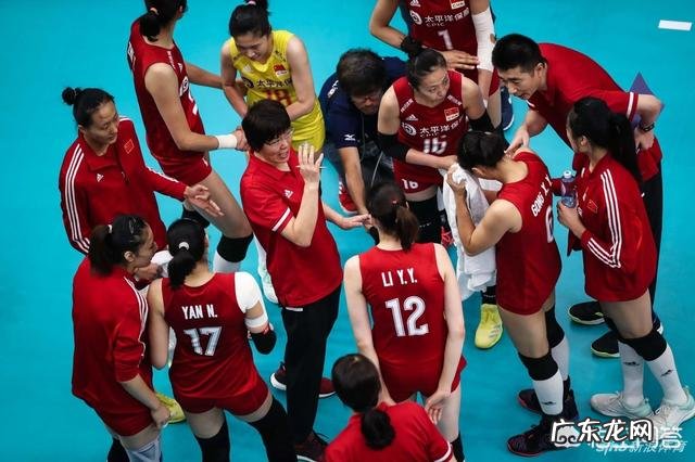 中国女排4连胜居首，再获大利好，美国3-0助攻，又一夺冠热门倒下，你怎么看？