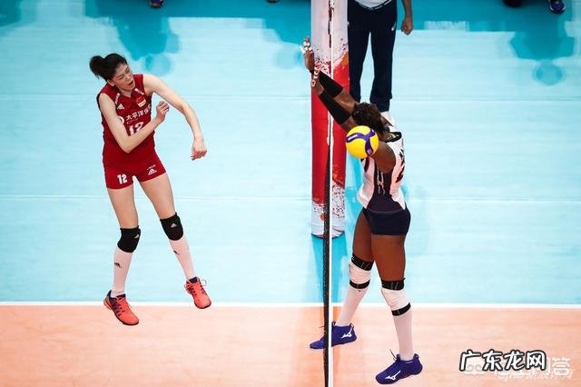 中国女排4连胜居首，再获大利好，美国3-0助攻，又一夺冠热门倒下，你怎么看？