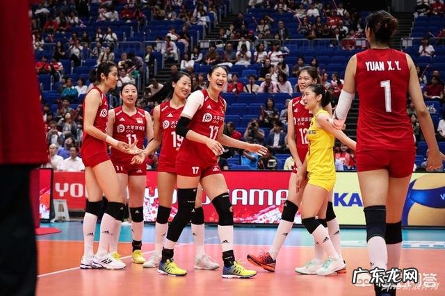 中国女排4连胜居首，再获大利好，美国3-0助攻，又一夺冠热门倒下，你怎么看？