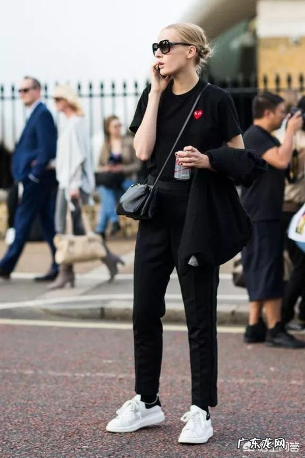 黑色上衣配什么颜色裤子好看?