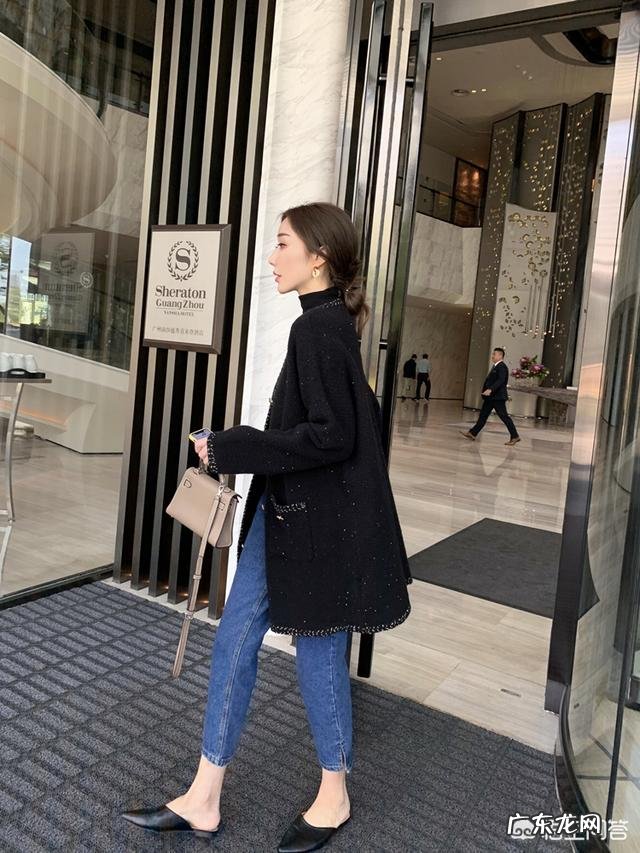 黑色上衣配什么颜色裤子好看?