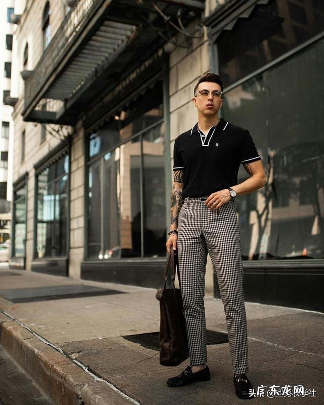 黑色上衣配什么颜色裤子好看？