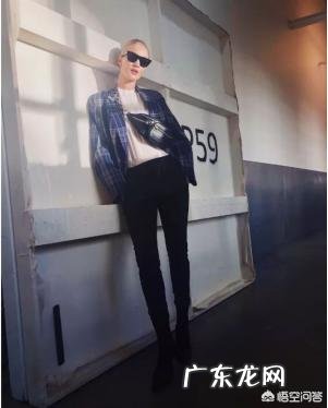 黑色上衣配什么颜色裤子好看?