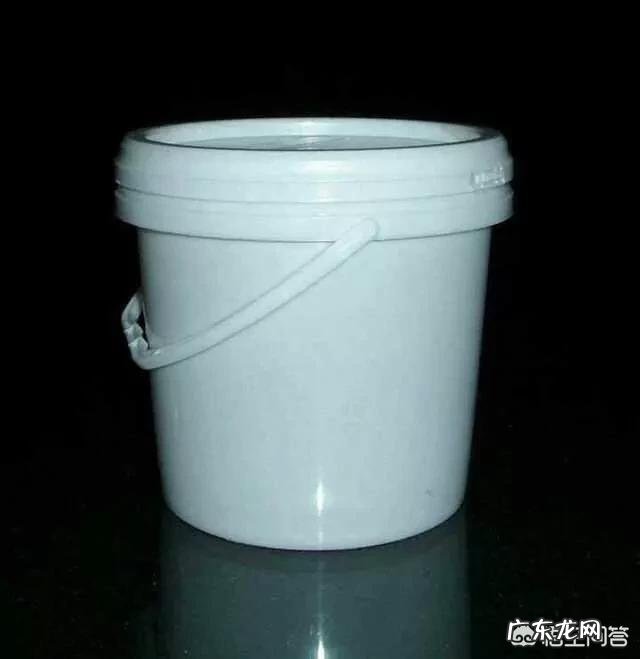 战斗机长时间飞行,飞行员怎么解决生理问题?