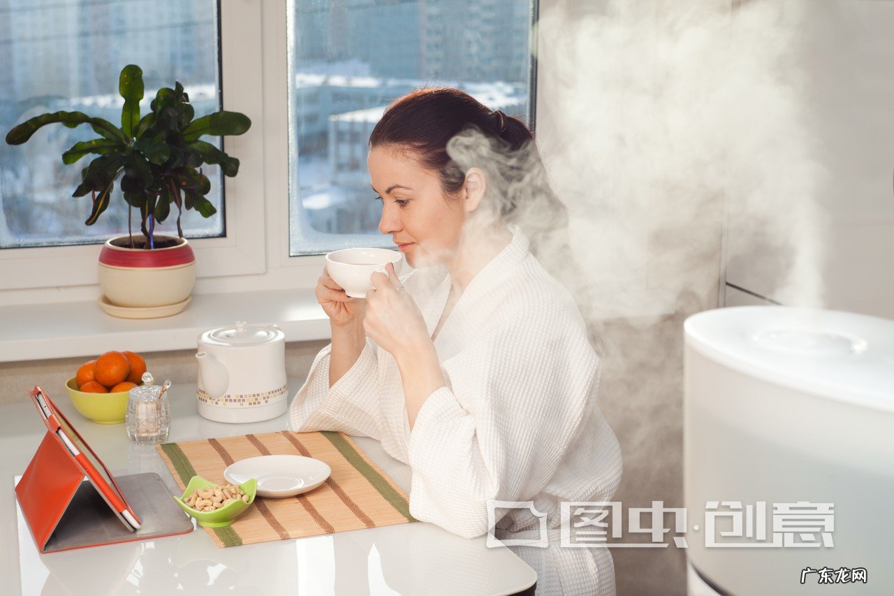 加湿器放在卧室什么位置好