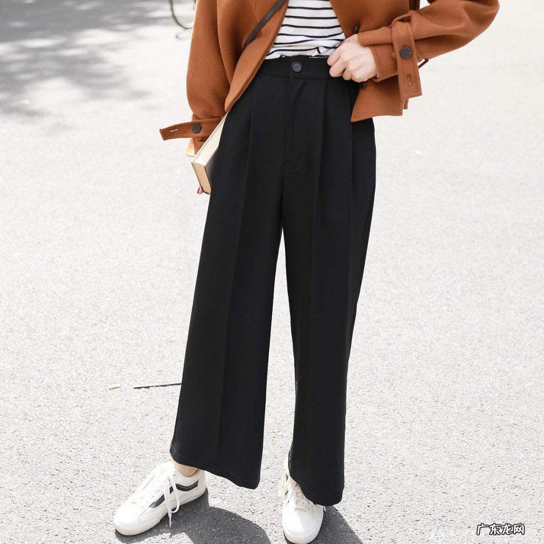 阔腿黑裤怎么配上衣