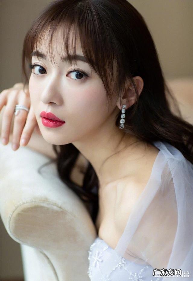 你怎么看待吴谨言的颜值和演技?