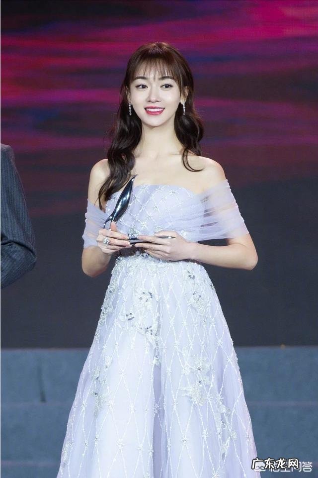 你怎么看待吴谨言的颜值和演技?