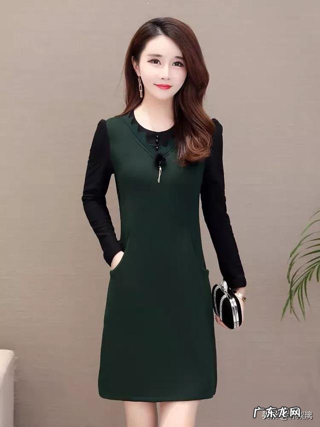 40岁的女人喜欢穿连衣裙,什么样的裙子会合适些呢?