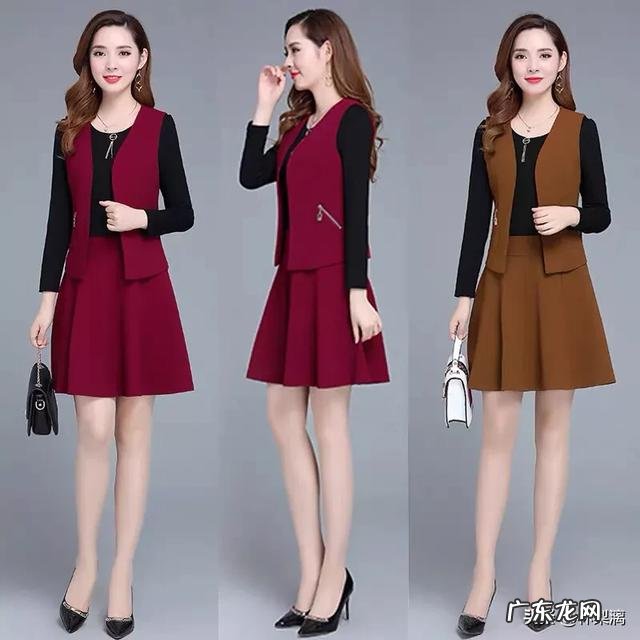 40岁的女人喜欢穿连衣裙,什么样的裙子会合适些呢?