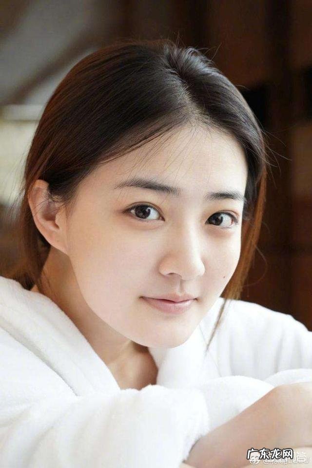 干性肌肤的特征是什么?该如何进行护理呢?