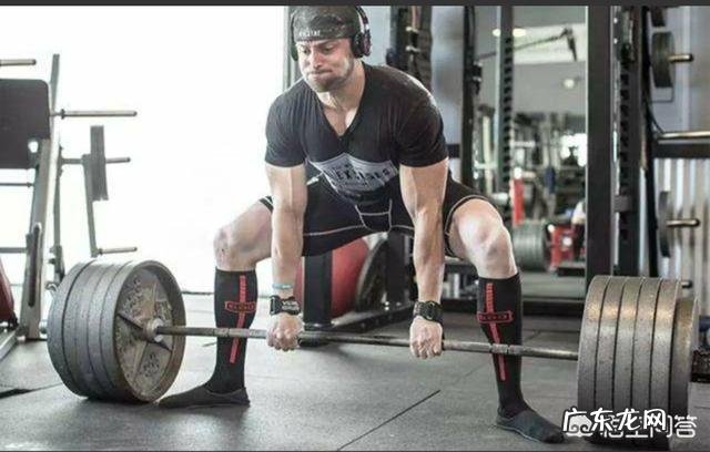 自由力量和固定器械哪个更有利于增肌