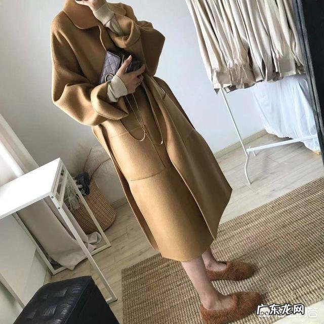 米白色长款毛衣配什么样的外套比较好看？