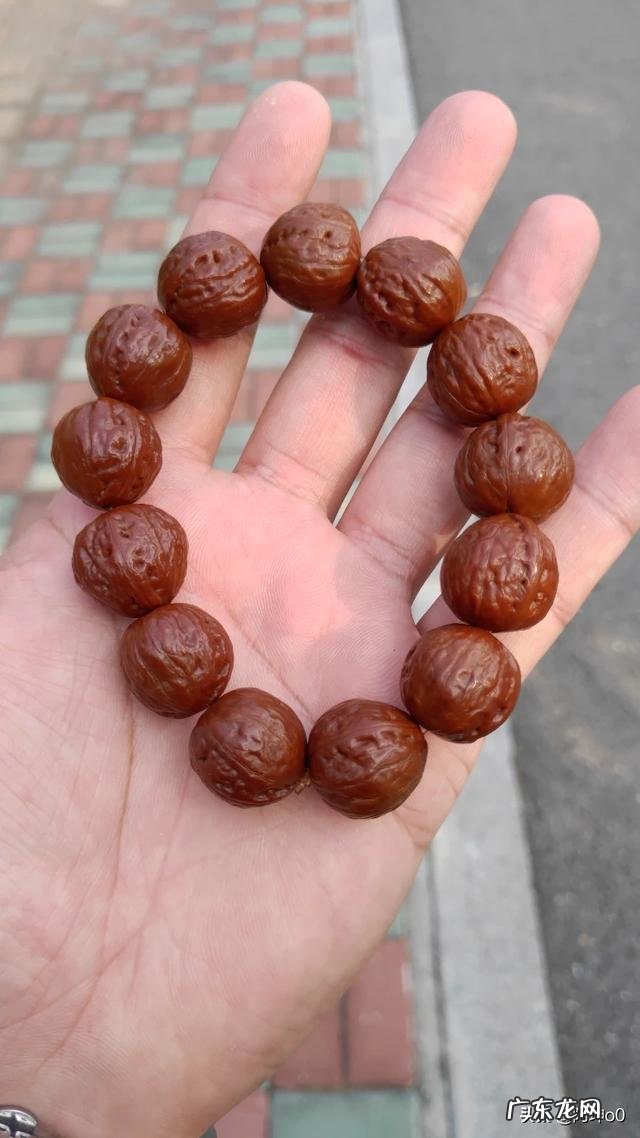 如何将小核桃玩出包浆呢?