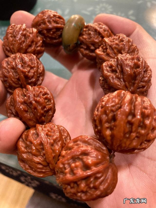 如何将小核桃玩出包浆呢?