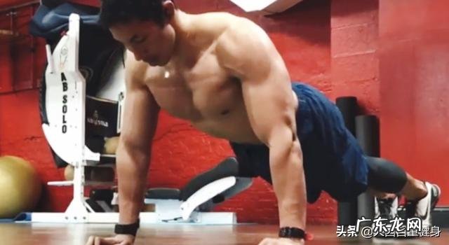 俯卧撑对胸肌的作用大不大?