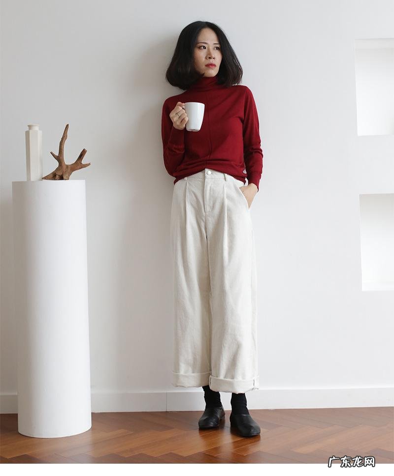 米白色阔腿裤搭配