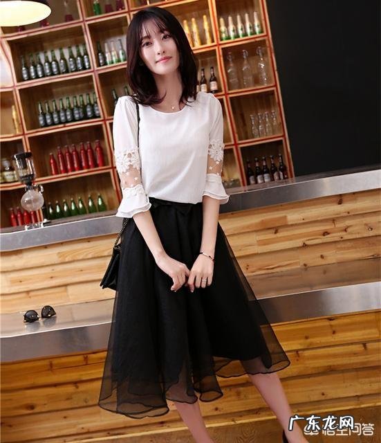 秋冬黑纱裙搭配什么毛衣?