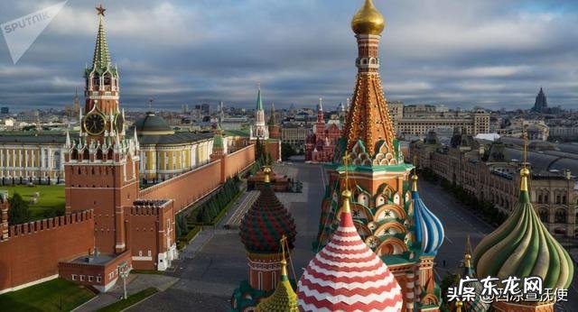 普京亲自表态，俄军有能力保护霍尔木兹海峡稳定。这是说给护航联盟的，还是说给以色列？