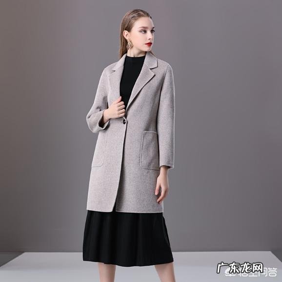准备买一件羊绒大衣,什么样的款式比较经典?