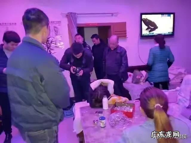 老公社交活动总想让老婆参加,老婆不愿意去怎么办