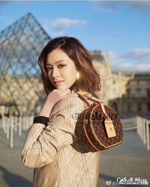 背LV复古盒子包怎么搭配衣服?