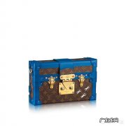 背LV复古盒子包怎么搭配衣服？