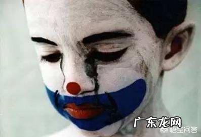 请问下抑郁的人有什么特征表现？